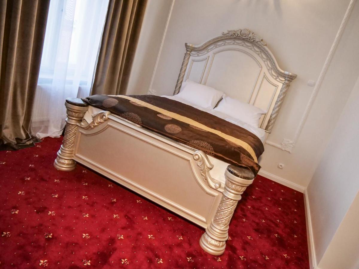 Palac Fabrykanta Мишкув Екстер'єр фото