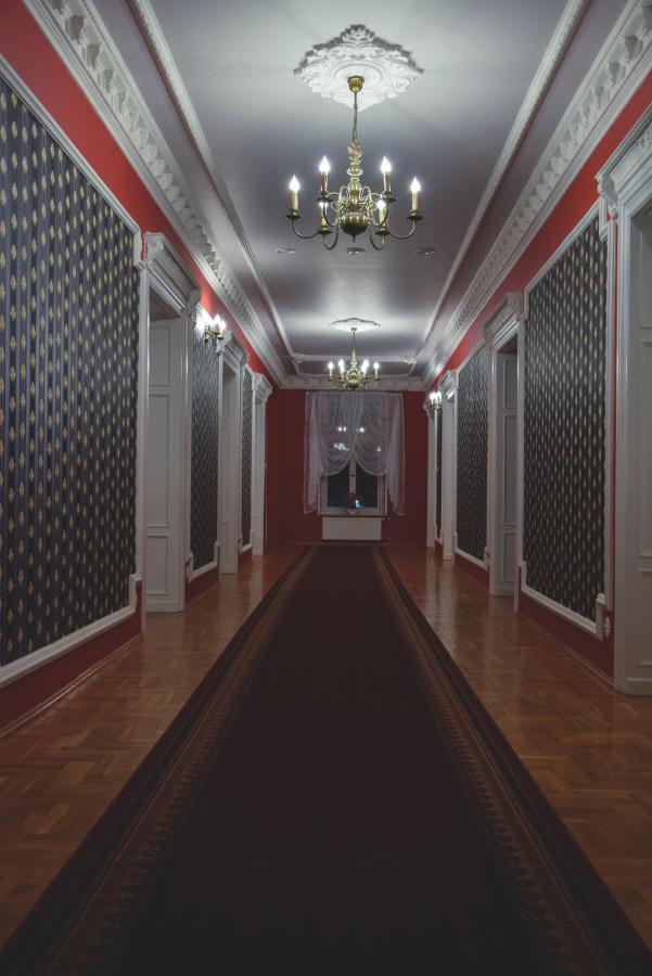 Palac Fabrykanta Мишкув Екстер'єр фото